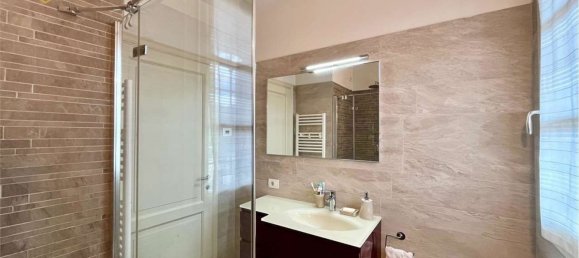 4 Schlafzimmer Wohnung in Montemurlo, Italy, Nr. 369985 6