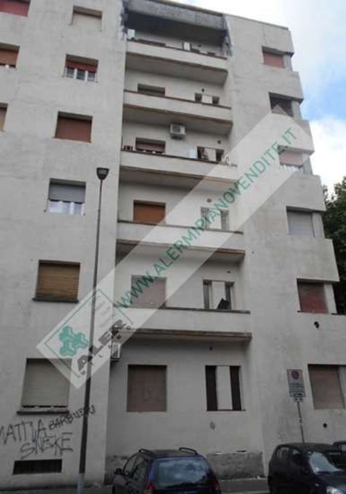 2 bedrooms Apartment in Milan, Italy No. 373125