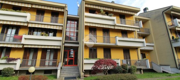 3 rooms Apartment in Veduggio con Colzano, Italy No. 31561 13