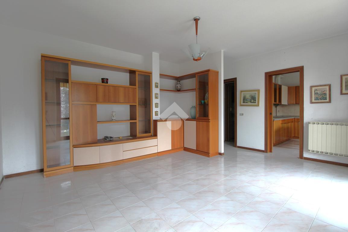 3 rooms Apartment in Veduggio con Colzano, Italy No. 31561