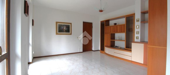 3 rooms Apartment in Veduggio con Colzano, Italy No. 31561 2
