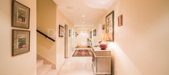 7 bedrooms Villa in Marbella, Spain No. 71836 9