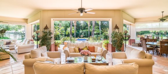 7 bedrooms Villa in Marbella, Spain No. 71836 2