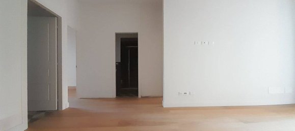 2 bedrooms Apartment in Florence, Italy No. 10799 2