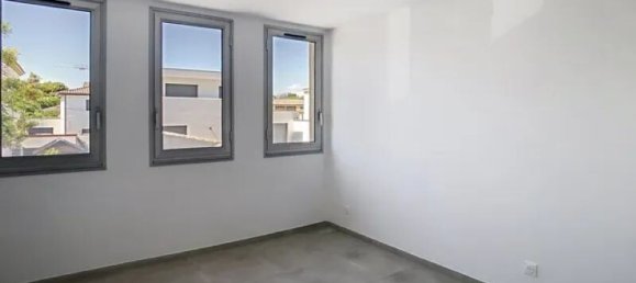 1 bedroom Apartment in Marignane, France No. 281690 5