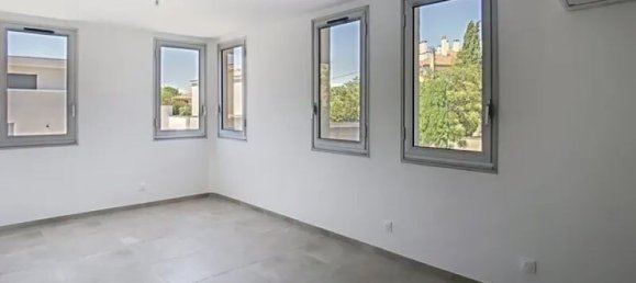 1 bedroom Apartment in Marignane, France No. 281690 3