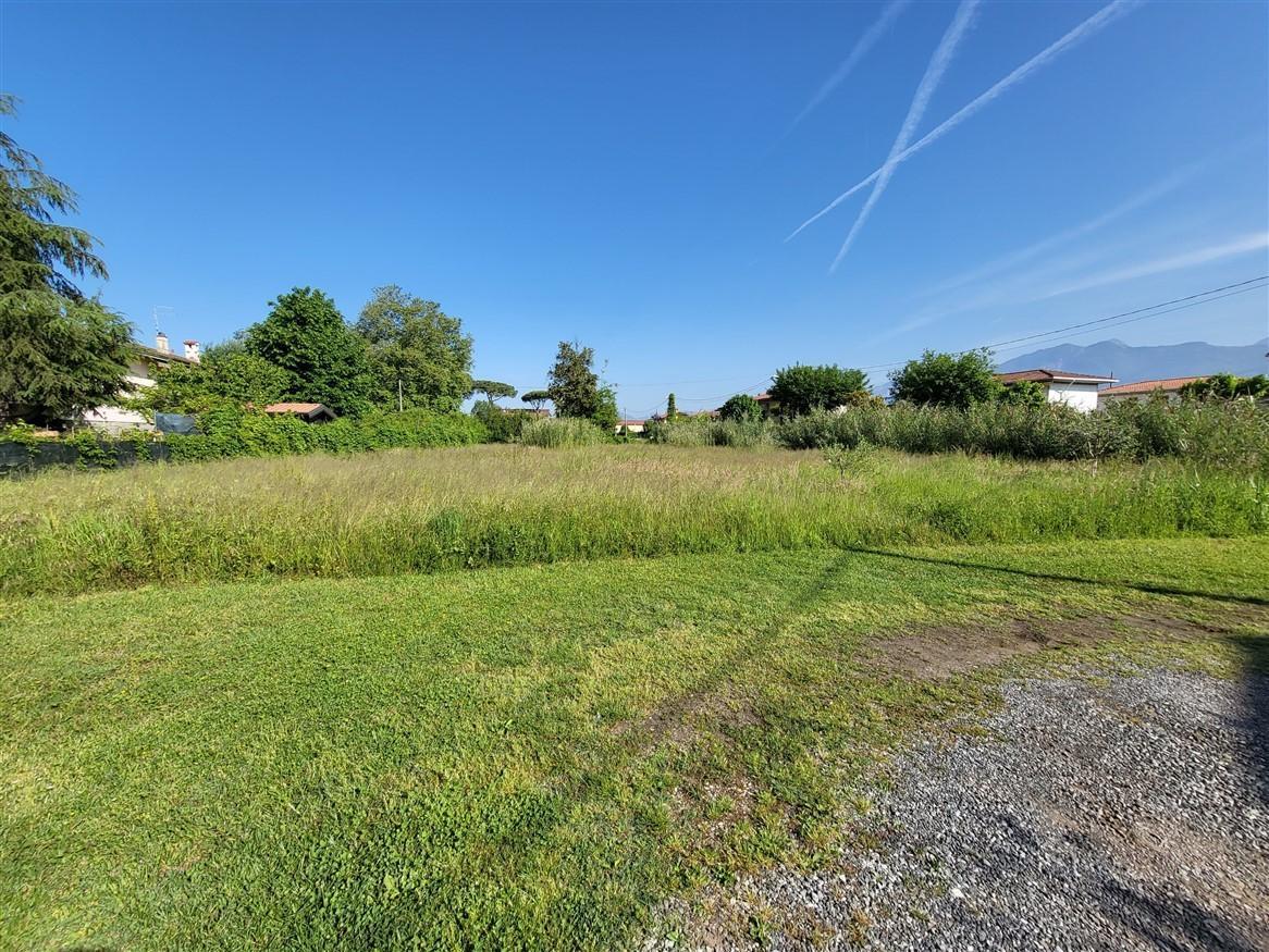2300m² Land in Massa, Italy No. 175409