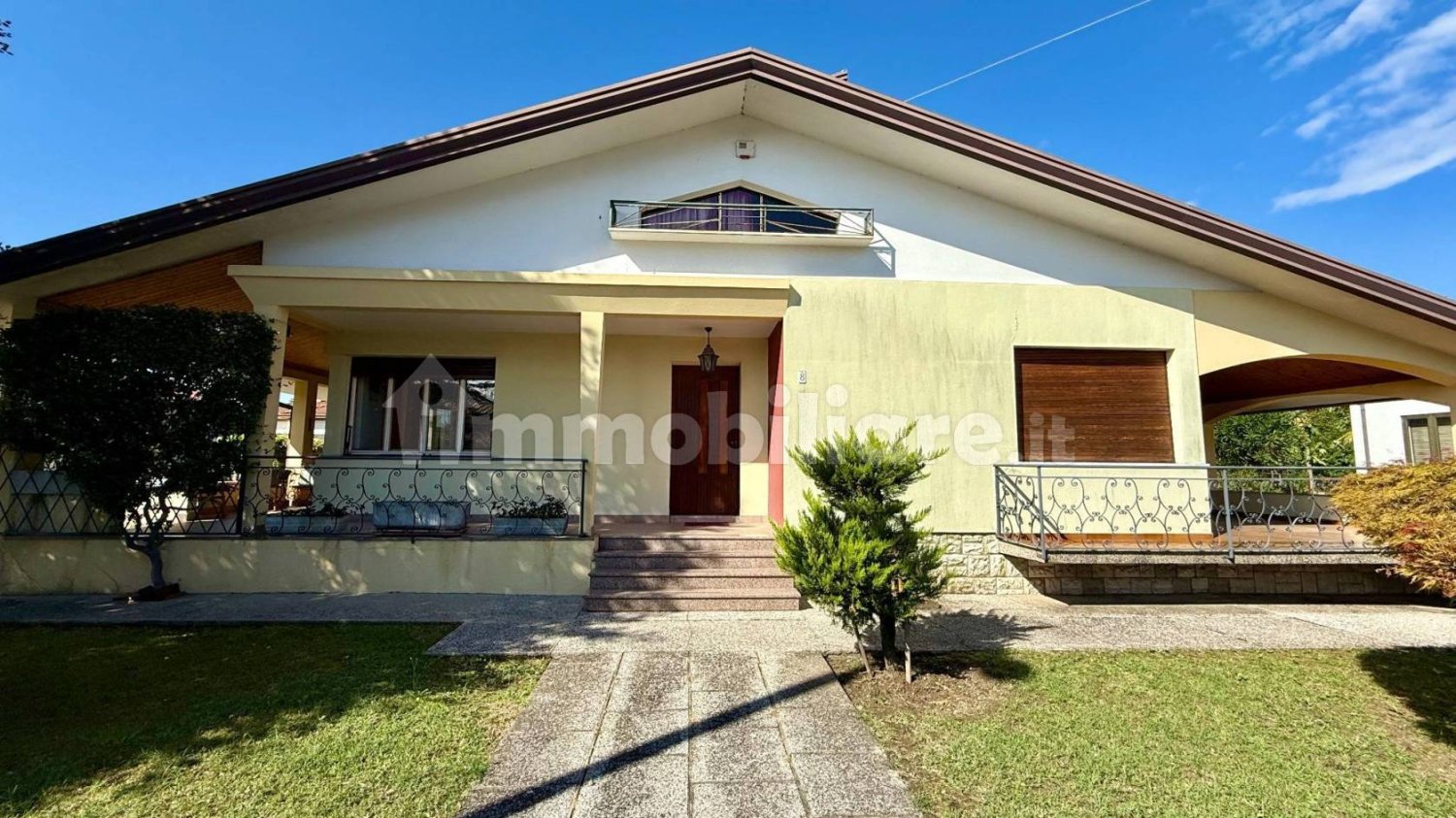 3 bedrooms Villa in Pordenone, Italy No. 374240
