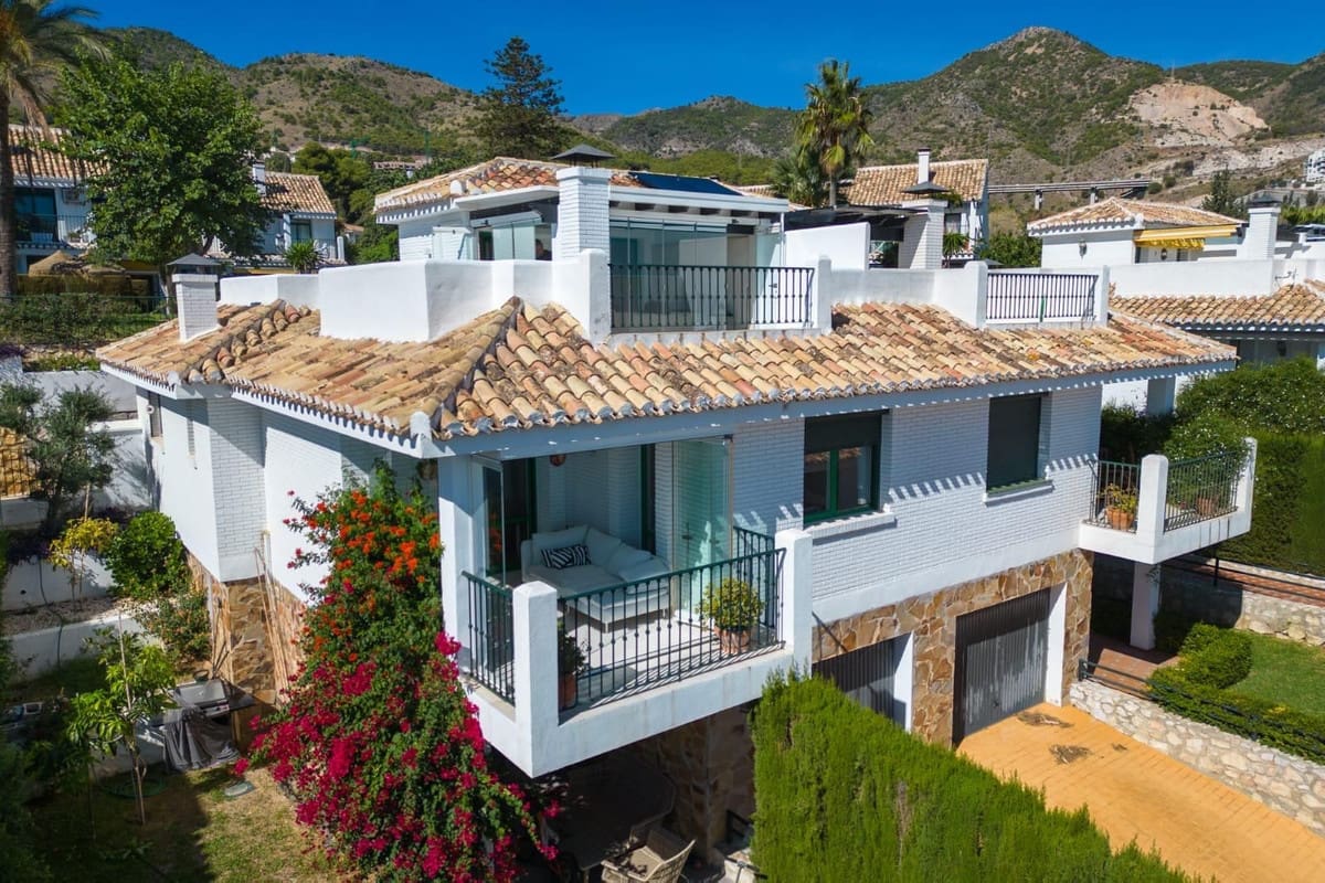 Villa de 3 dormitorios en Benalmádena, Spain No. 125932
