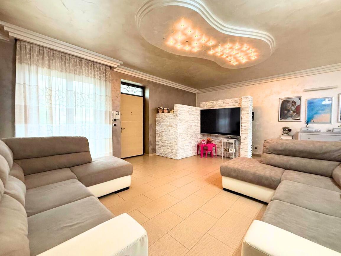 5-salle Appartement à San Severo, Italy No. 11654