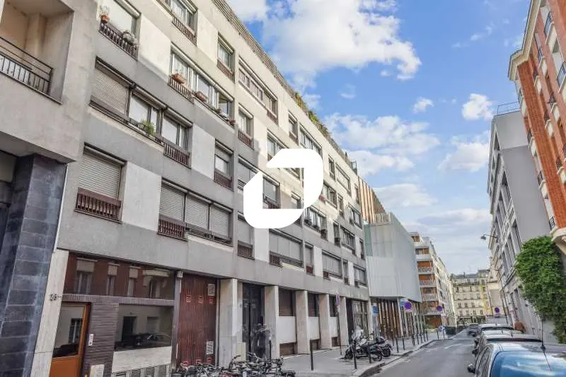 859m² Office in Paris, France No. 302370