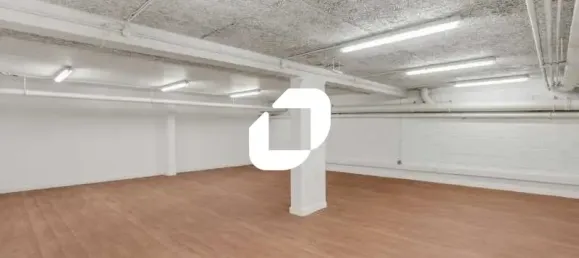 859m² Office in Paris, France No. 302370 10