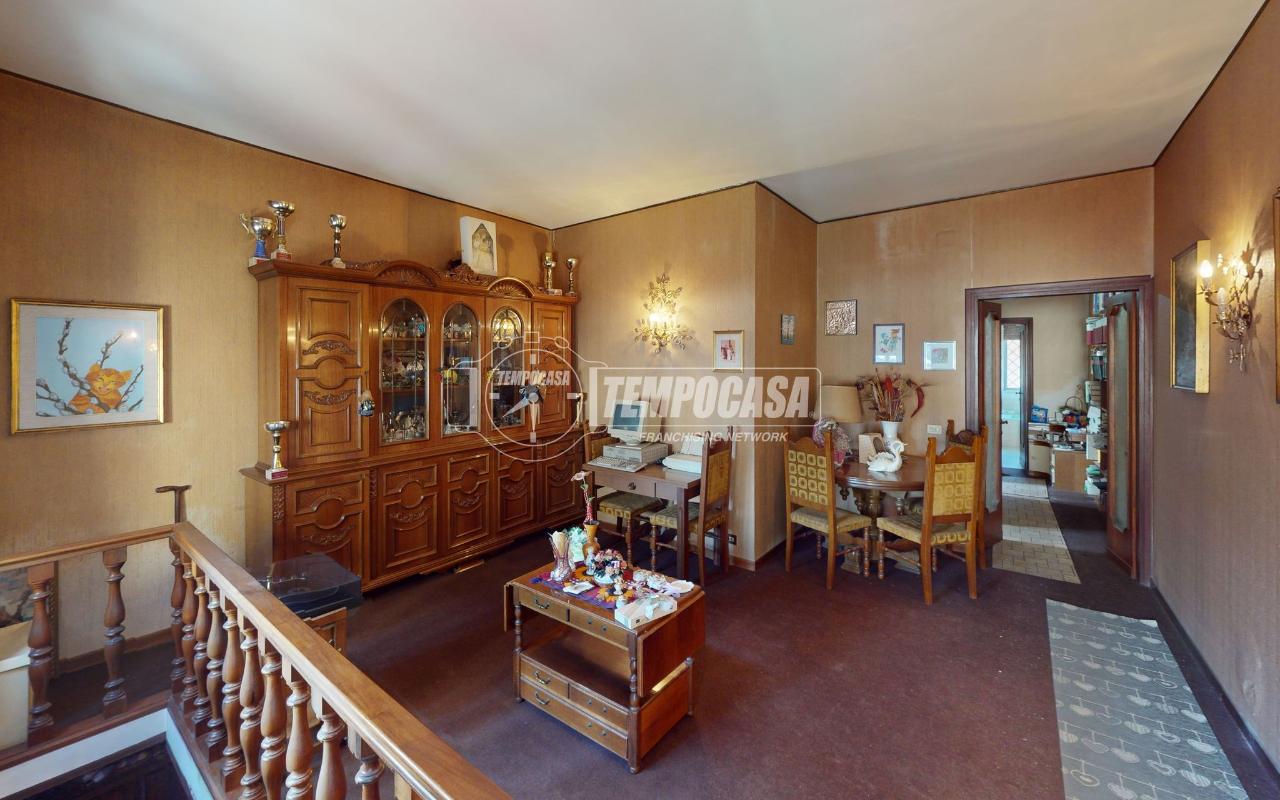 4-salle Appartement à Rome, Italy No. 32109