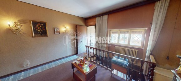 Квартира с 4 комнатами в Рим, Италия № 32109 4