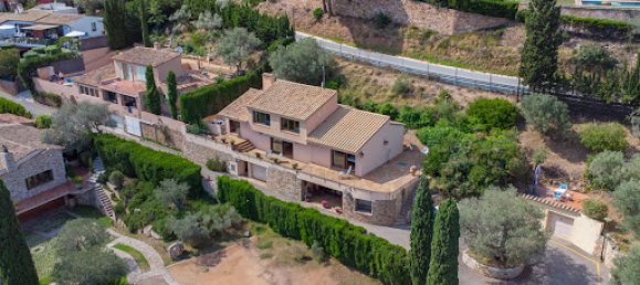 Casa de 4 dormitorios en Begur, Spain No. 179650 2