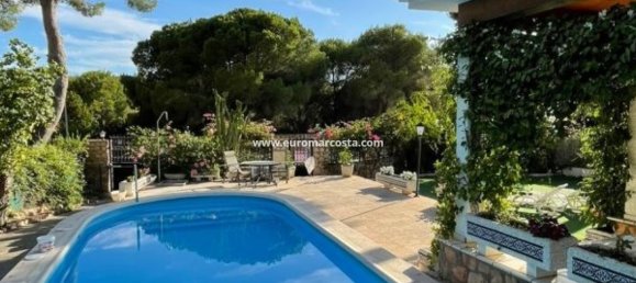 Villa de 6 dormitorios en Alicante, Spain No. 130929 2