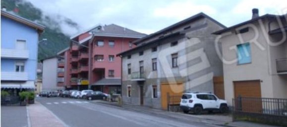 5 bedrooms Apartment in Malegno, Italy No. 360926 9