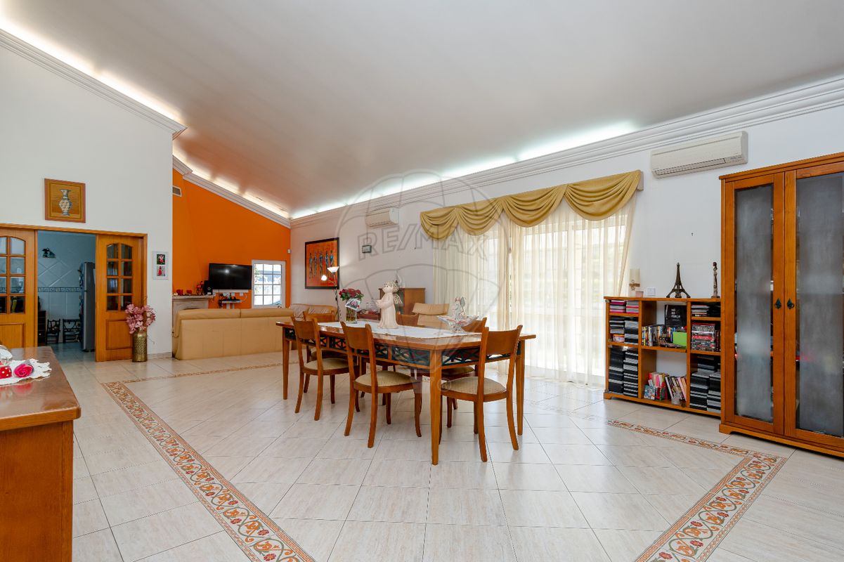 4 bedrooms House in Almada, Portugal No. 17441