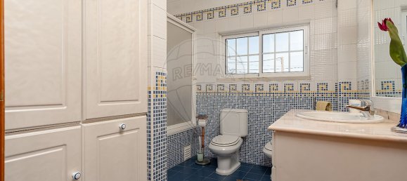 4 bedrooms House in Almada, Portugal No. 17441 10