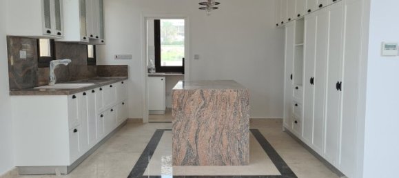 4 bedrooms Villa in Chloraka, Cyprus No. 12211 6