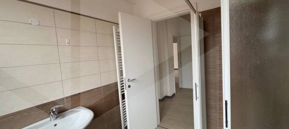 Квартира с 3 спальнями в Сассуоло, Италия № 29395 23