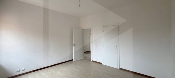 Квартира с 3 спальнями в Сассуоло, Италия № 29395 13