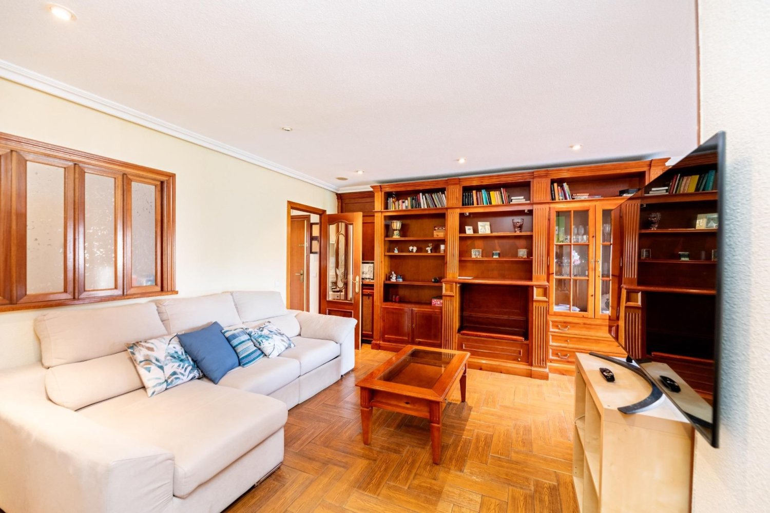 3 bedrooms Apartment in Fuenlabrada, Spain No. 191463