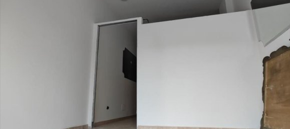 60m² Commercial property in Gioia Tauro, Italy No. 85302 7