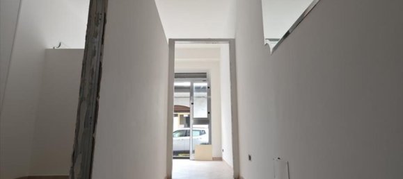 60m² Commercial property in Gioia Tauro, Italy No. 85302 12