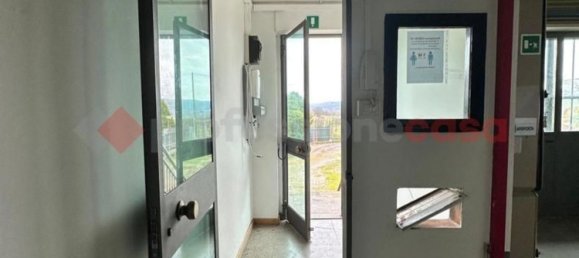 Gewerbliche Immobilie in Laterina Pergine Valdarno, Italy 515m², Nr. 358273 10