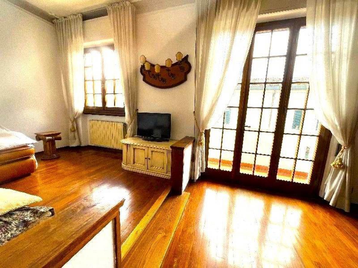 3 bedrooms House in Viareggio, Italy No. 1098
