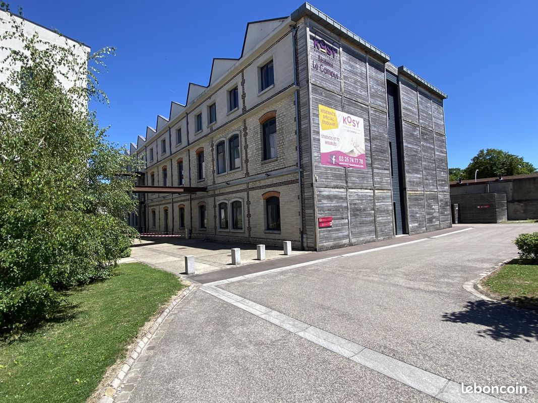 Studio in Troyes, France No. 87346