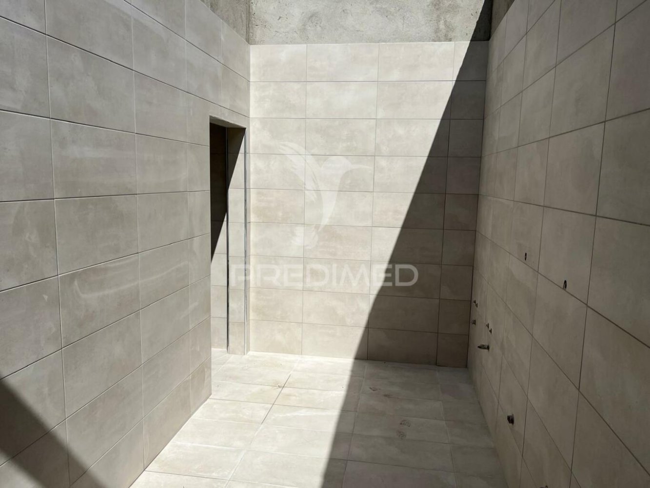 Склад 2550м² в Лориш, Португалия № 160913