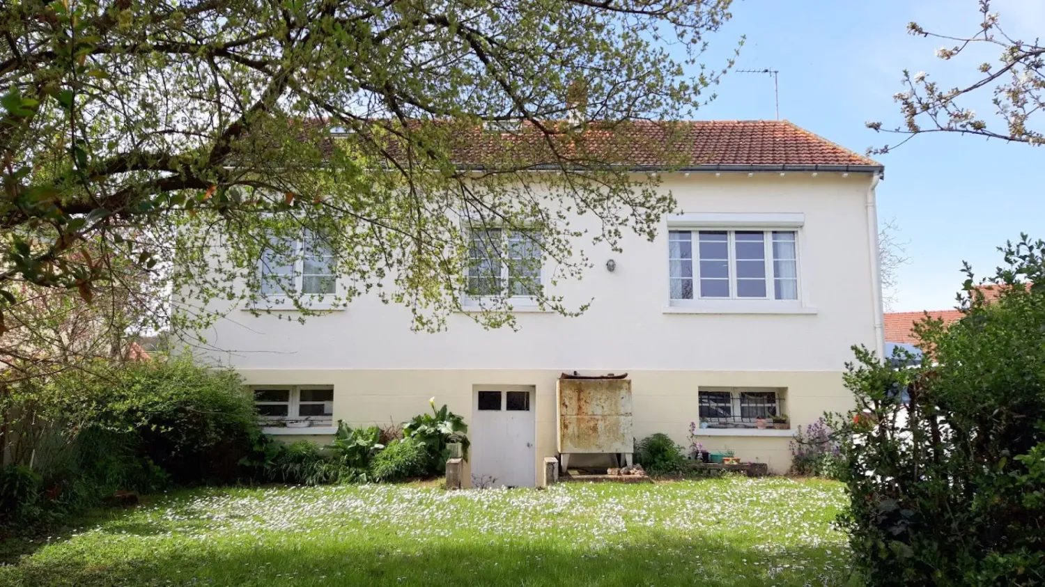 3 bedrooms House in Thure, France No. 333744