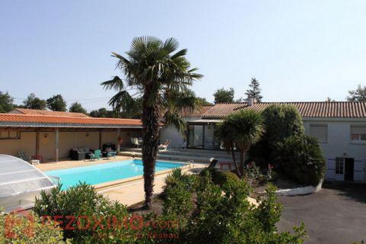 3 bedrooms House in Aizenay, France No. 26634