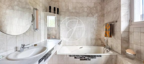 5 bedrooms Villa in Suresnes, France No. 347975 15