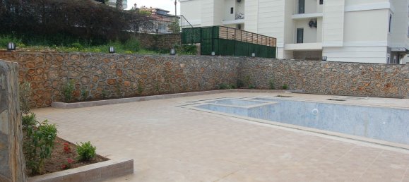 2 rooms Commercial property in Kestel, Turkey No. 29962 19