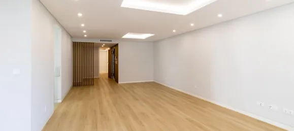 Apartamento de 3 dormitorios en Cascais, Portugal No. 130006 6