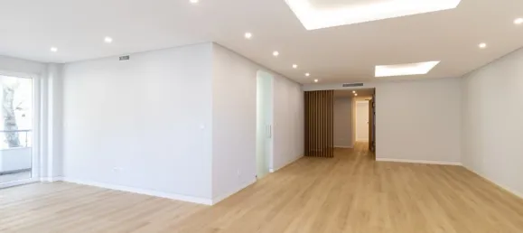 Apartamento de 3 dormitorios en Cascais, Portugal No. 130006 3