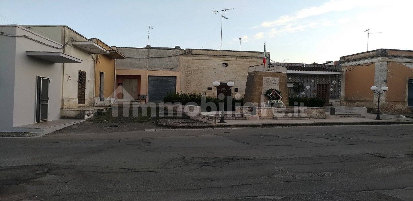 Villa de 5 habitaciónes en Lizzanello, Italy No. 86017