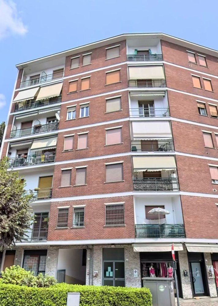 3 rooms Apartment in Veduggio con Colzano, Italy No. 182995
