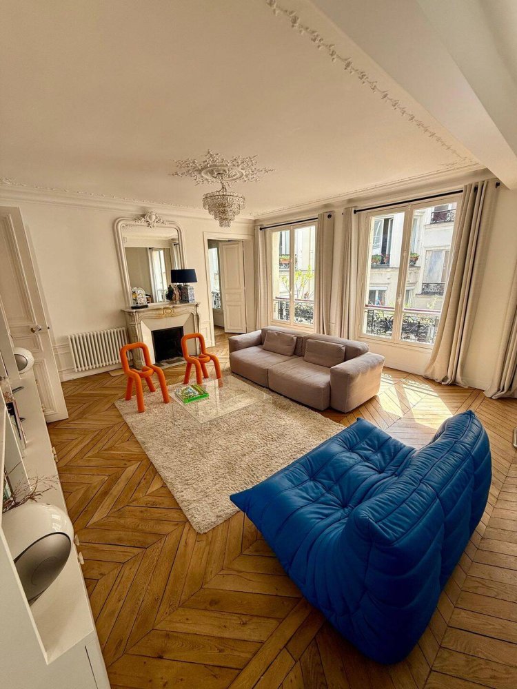 2 bedrooms Apartment in Paris, France No. 334380