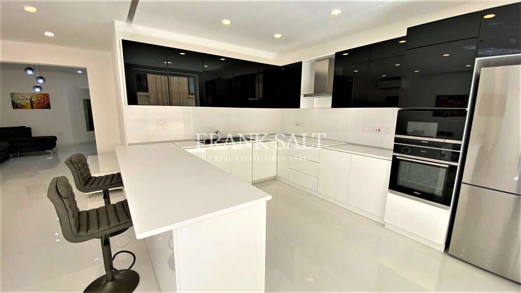 Квартира с 4 спальнями в Слима, Мальта № 9839