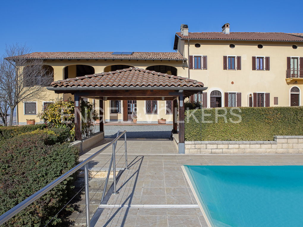 5 Schlafzimmer Haus in Camino, Italy, Nr. 129225