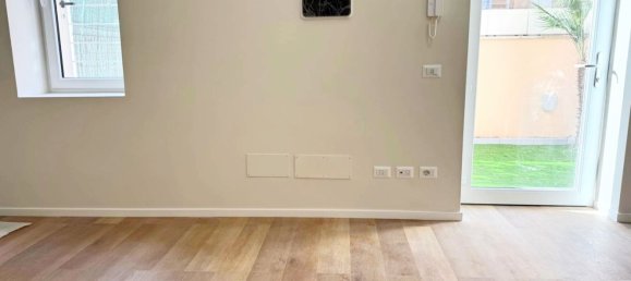 2 rooms Apartment in Rome, Italy No. 198005 26