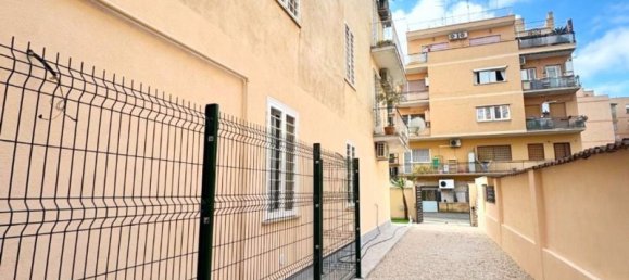 2 rooms Apartment in Rome, Italy No. 198005 6