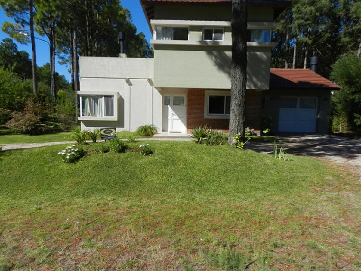 4 bedrooms House in Mar del Plata, Argentina No. 64990