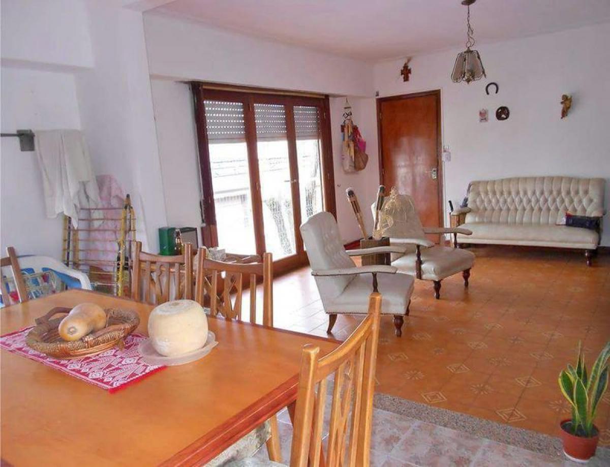 Casa de 2 dormitorios en Mar del Plata, Argentina No. 75641