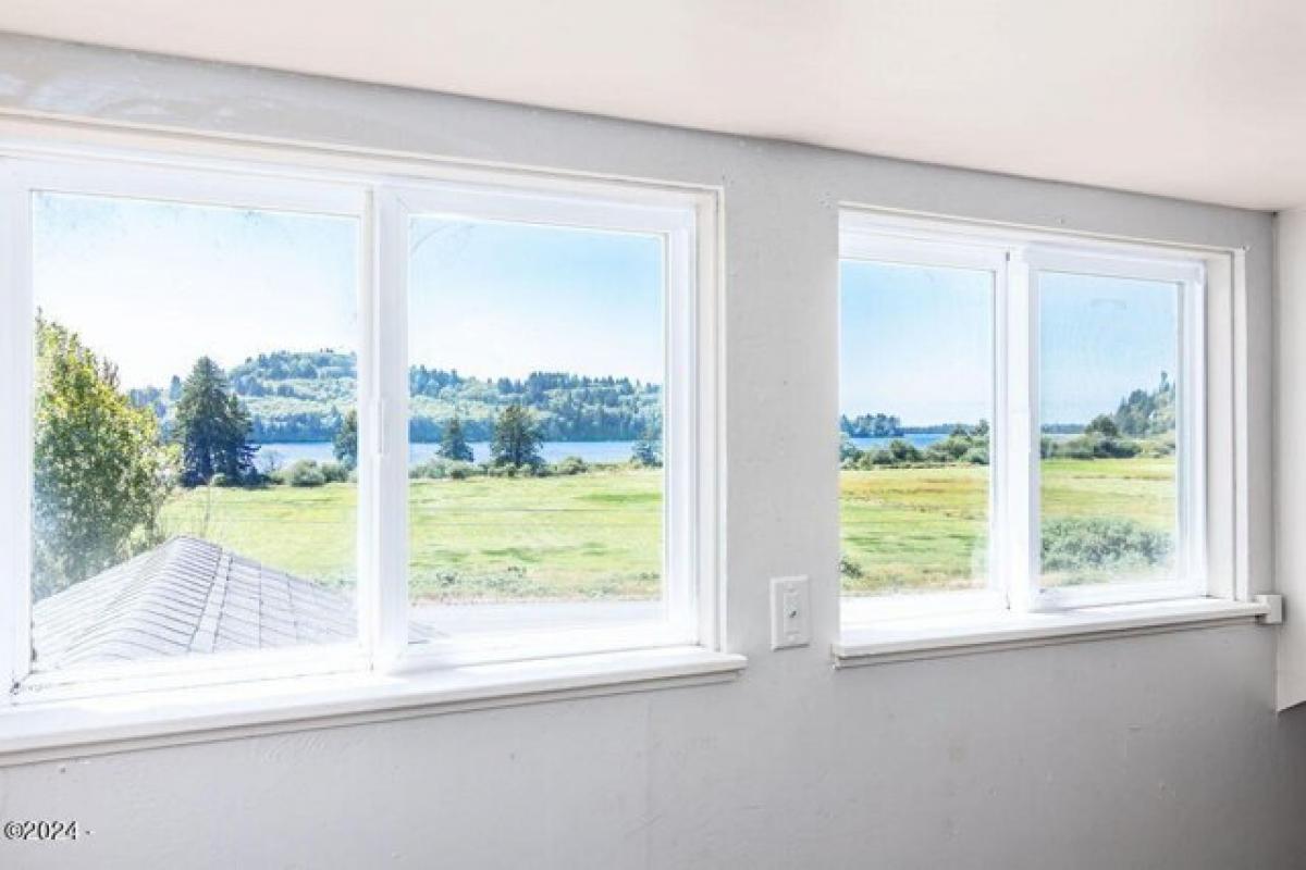 4 bedrooms House in Cloverdale, USA No. 427663