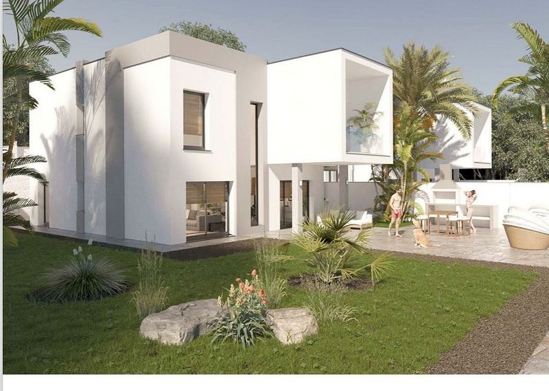 573m² Land in Granada, Spain No. 219624